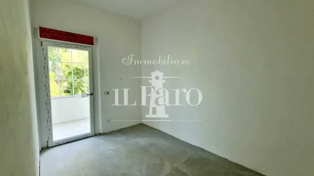 Entrée - Rear-Accessed Flats with Balcony in Signa