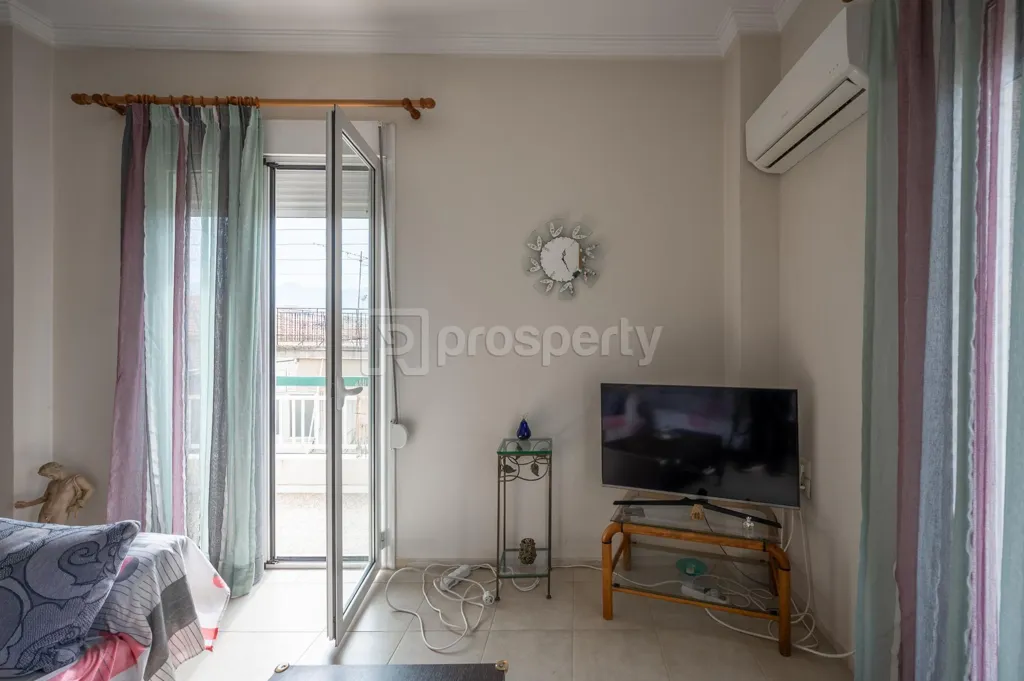 Elutuba - South-Facing Apartment with Balconies in Patra