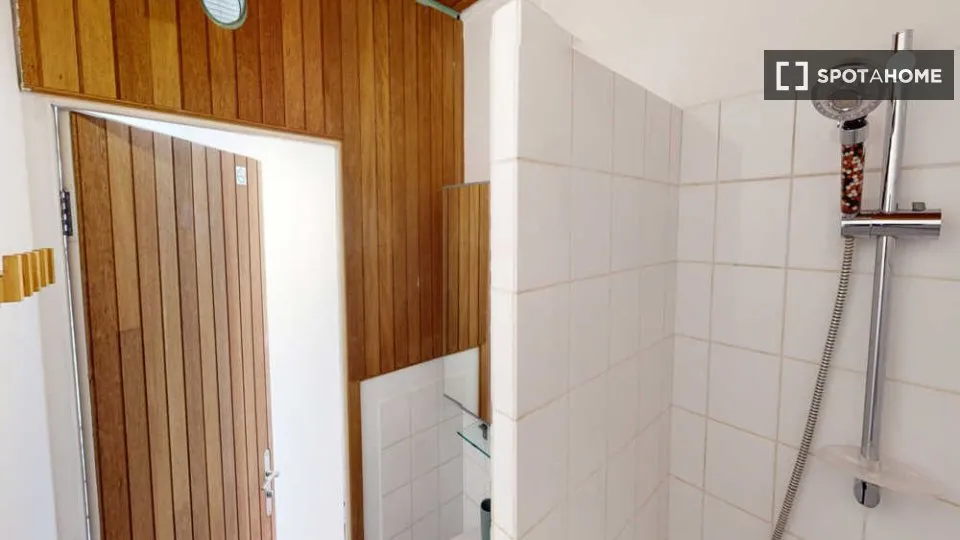 Salles de bain - Chambre en Colocation à Nationale-Deux Moulins, Paris