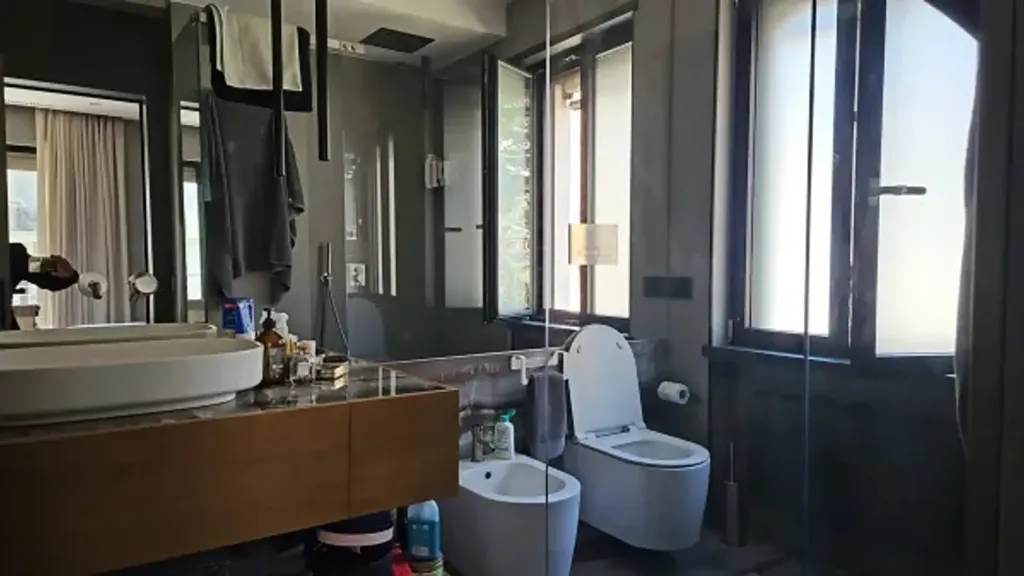 Salles de bain - Semi-Panoramic Apartment in Via Posillipo, Naples