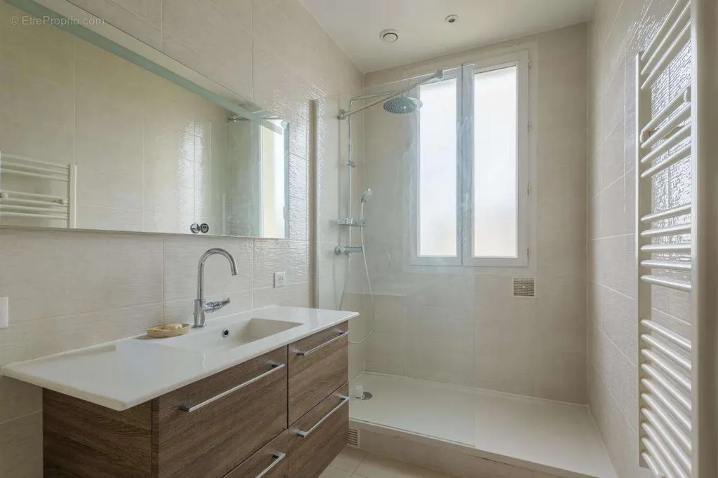 Vannitoad - Haussmannian Flat with Garden View in Raincy
