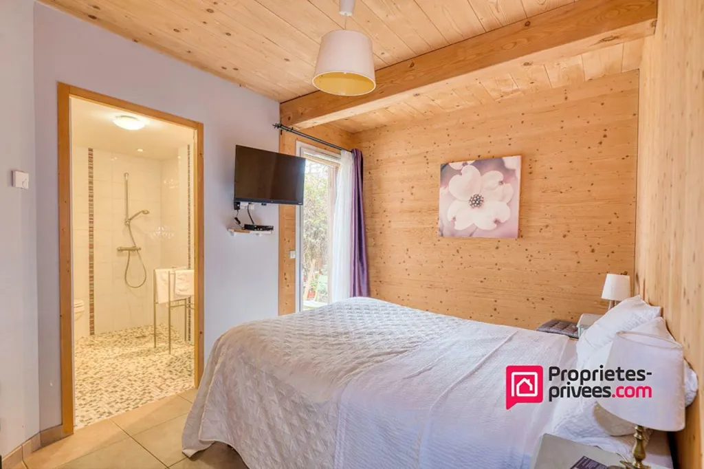 Chambres - Maison avec Piscine et Jardin à Neyron