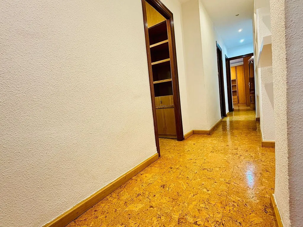 Esik - Bright Apartment with Patio in Valladolid