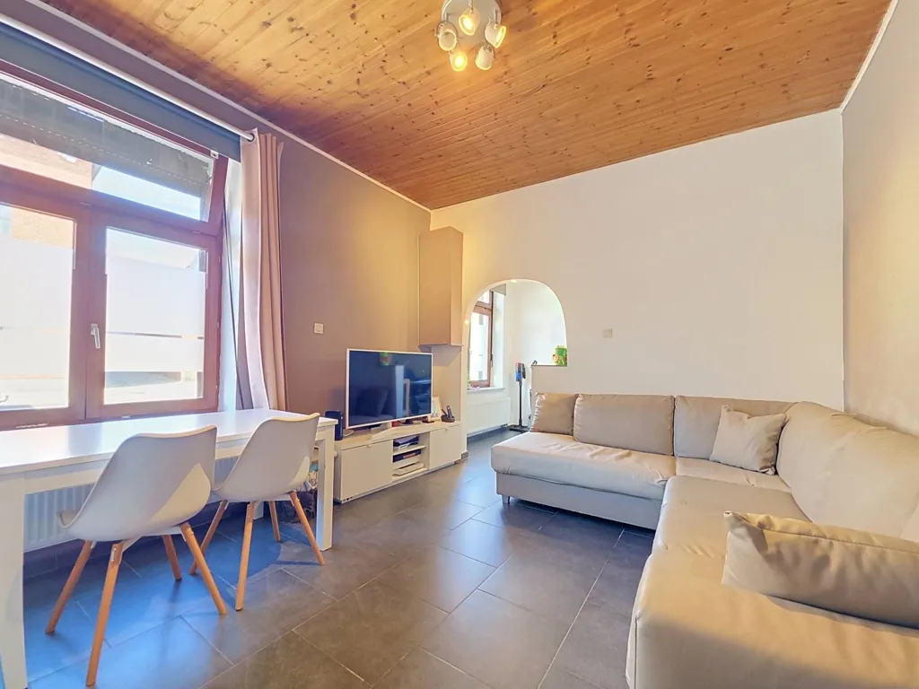 Elutuba - Three-Bedroom House in Roselies