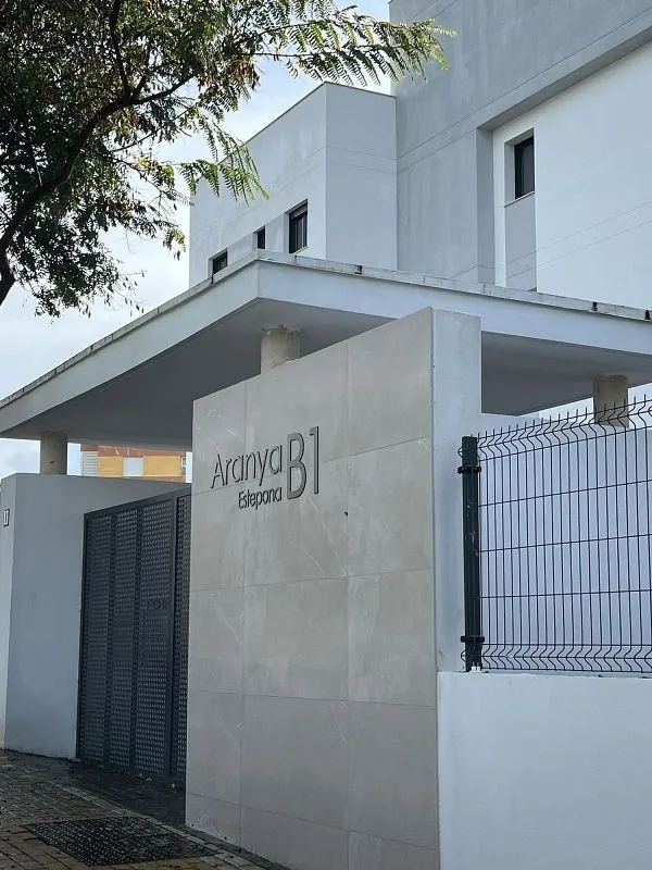 Välivaade - Penthouse with Pool in Estepona Centre