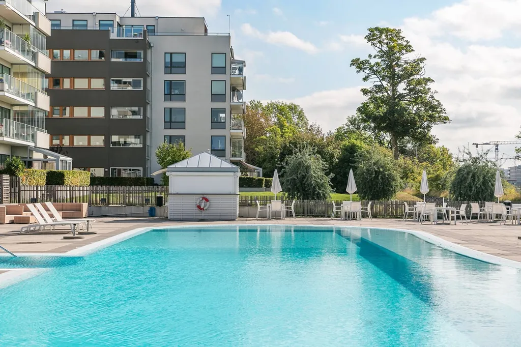 Piscine - Modern Two-Bedroom Flat with Dual Terraces in Malmö