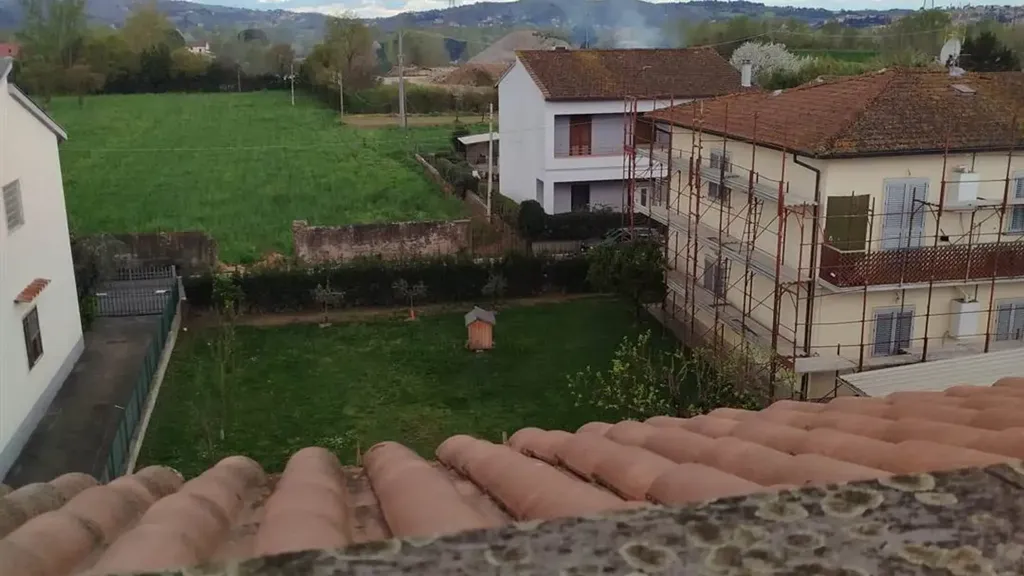 Terrasse - Two-Level Apartment with Balcony in Campi Bisenzio