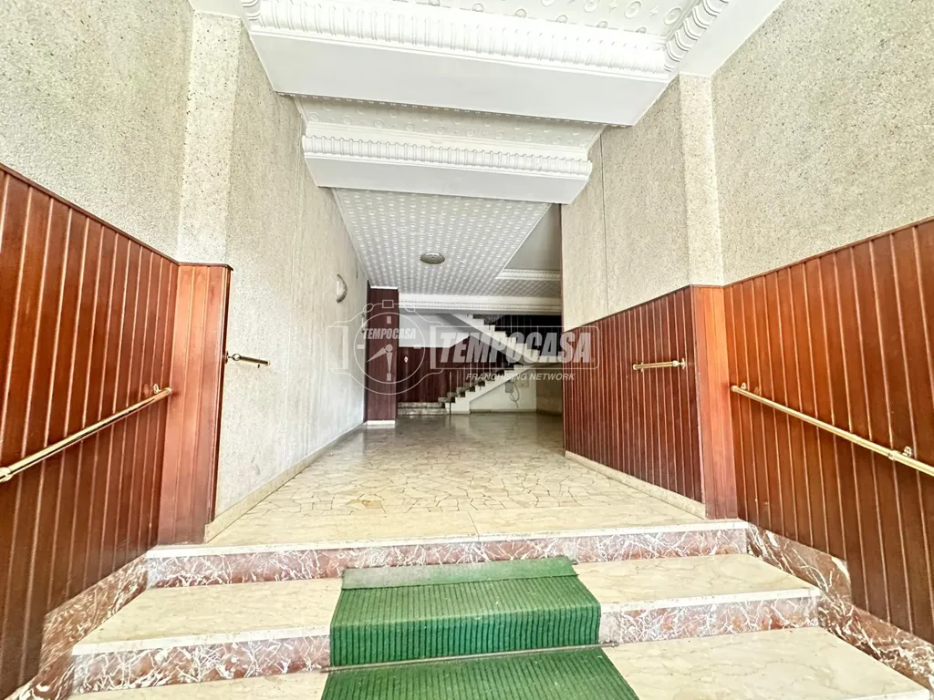 Esik - Central Triplex with Balconies in Messina