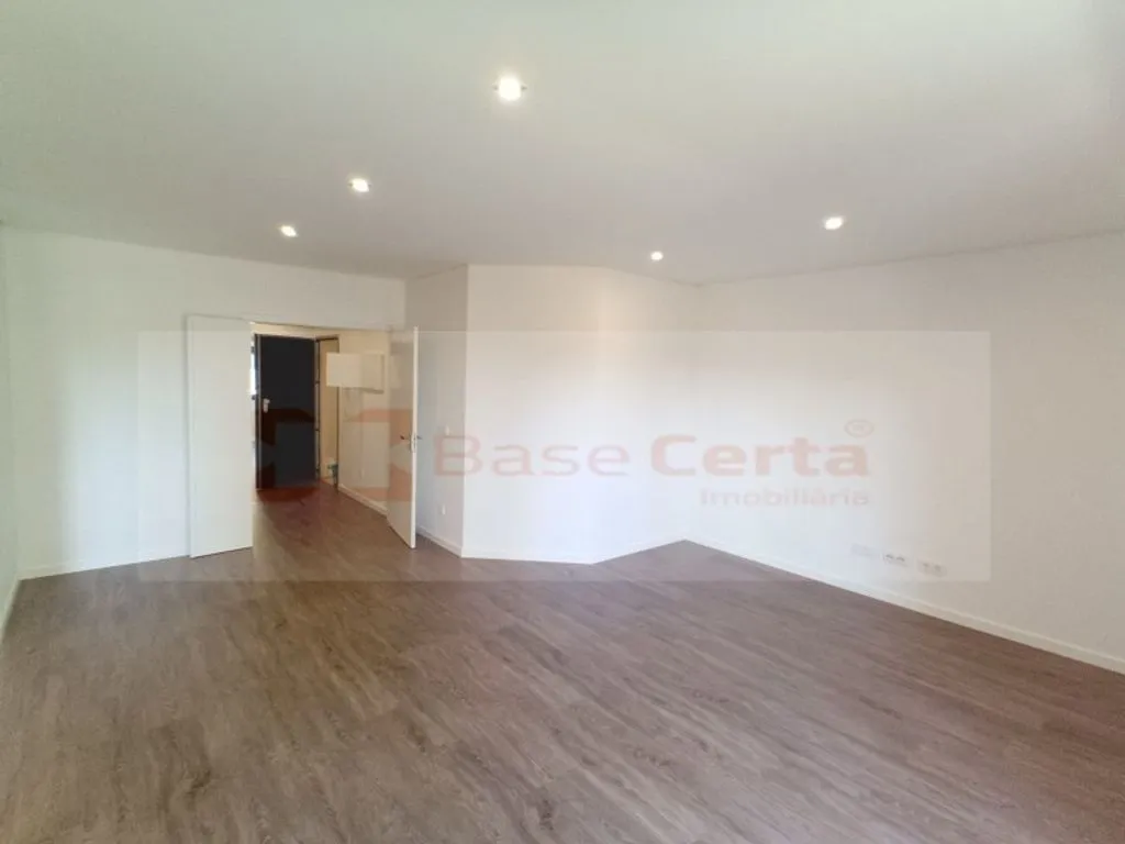 Toad - Luxury Duplex Flat with Open Space in Seixal