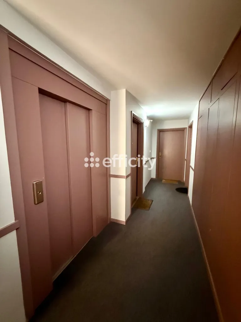Esik - Apartment with Terrace in Saint-Maximin