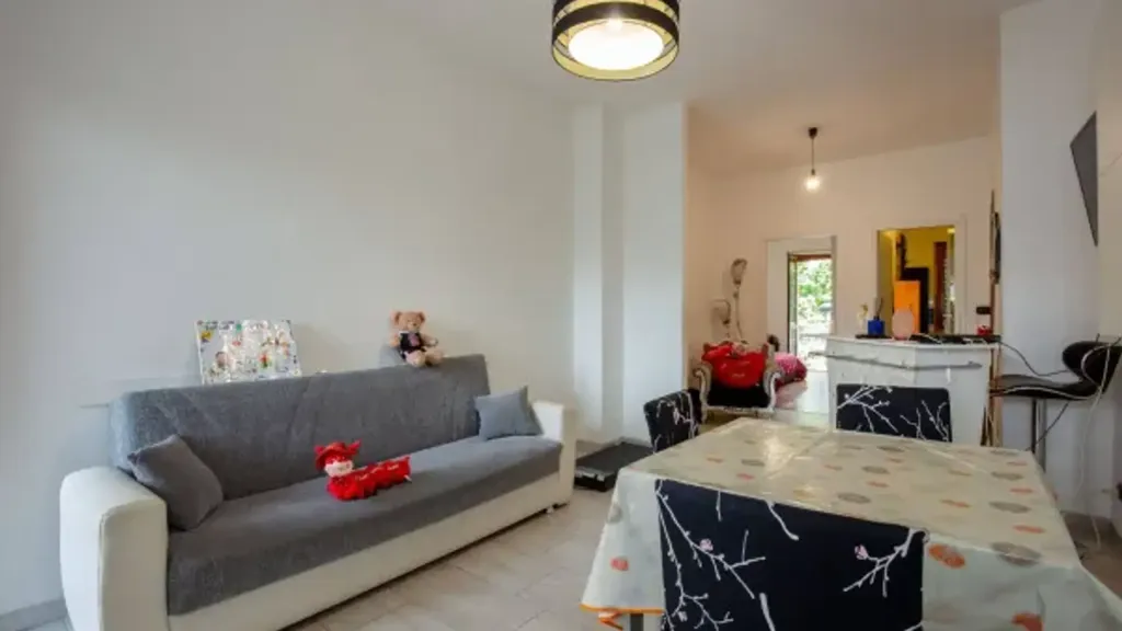 Soggiorno - Rearfitted Apartment with Balcony in Turin