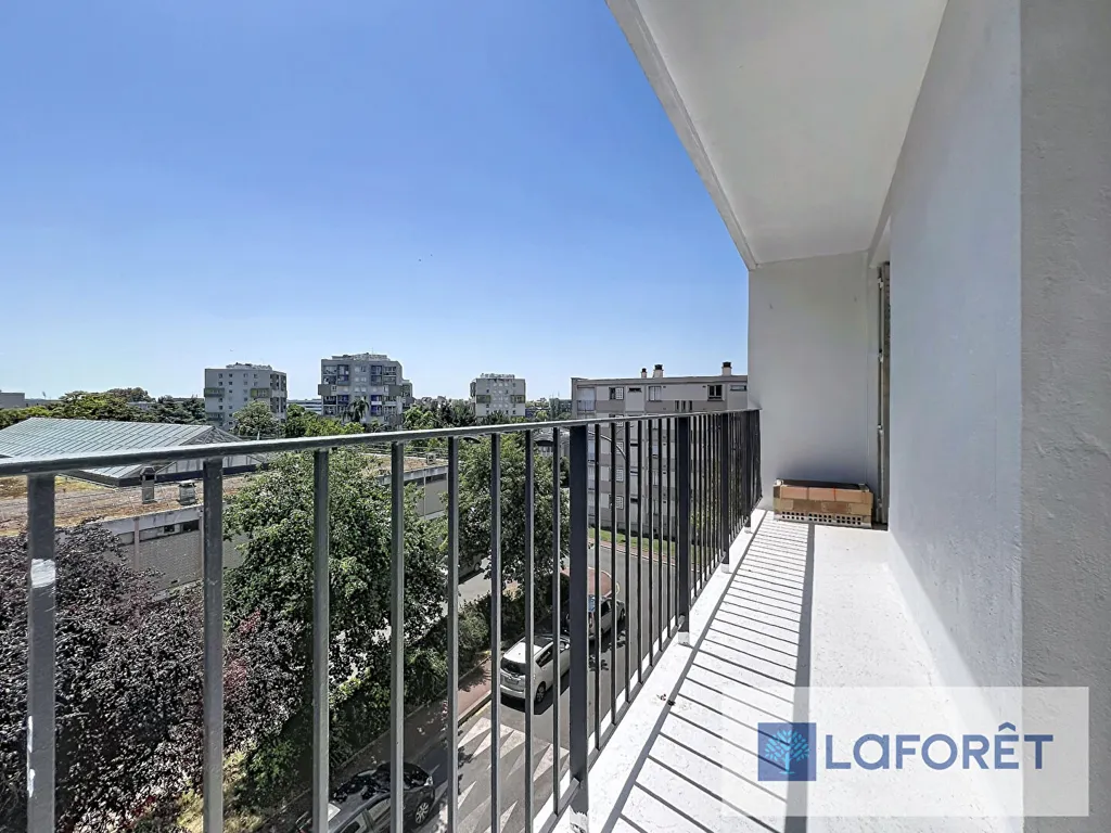 Balcony - Apartment with Balcony near Créteil