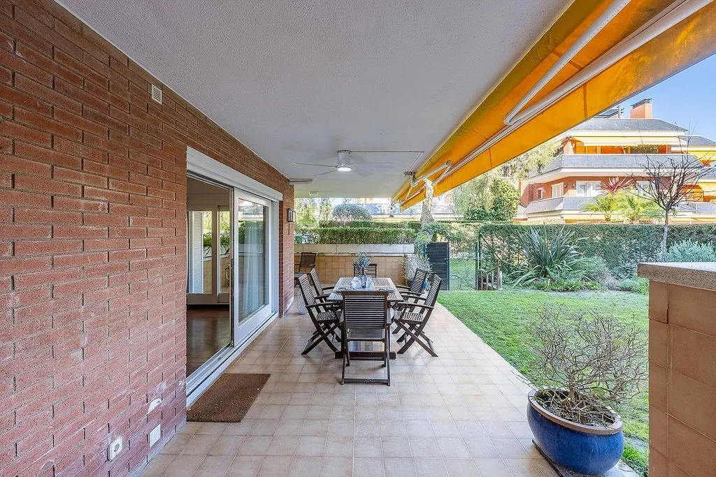 Terrass - Apartment with Pool in Les Lloses Urbanisation