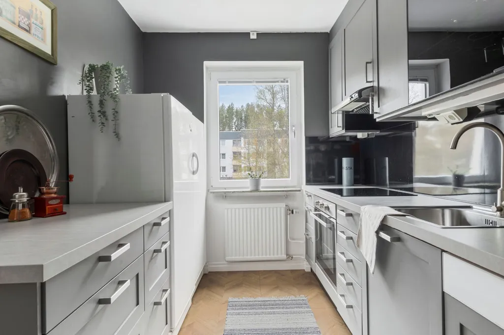 Köök - Apartment with Balcony in Mariehem