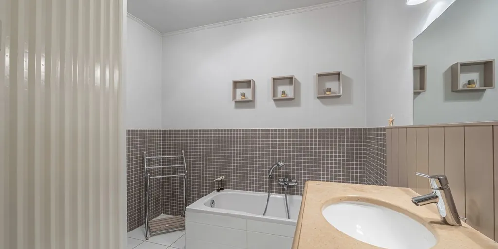 Vannitoad - Half-Open House with Garden in Assebroek