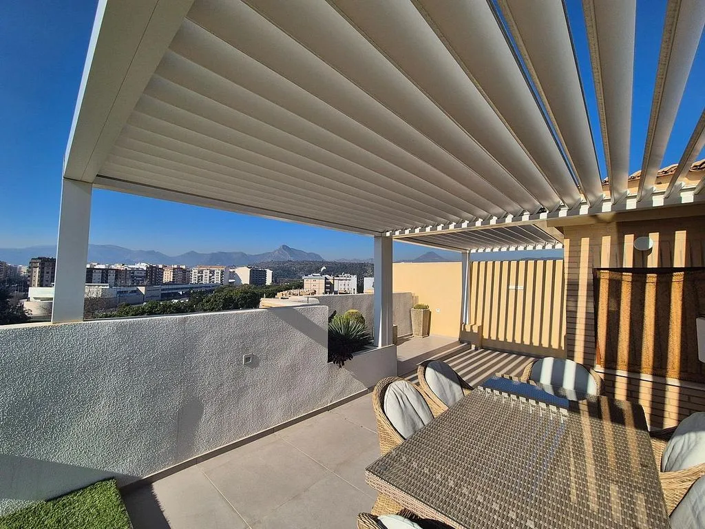 Terraza - Ático duplex con terraza en Carrer de l'Estatut Valencià