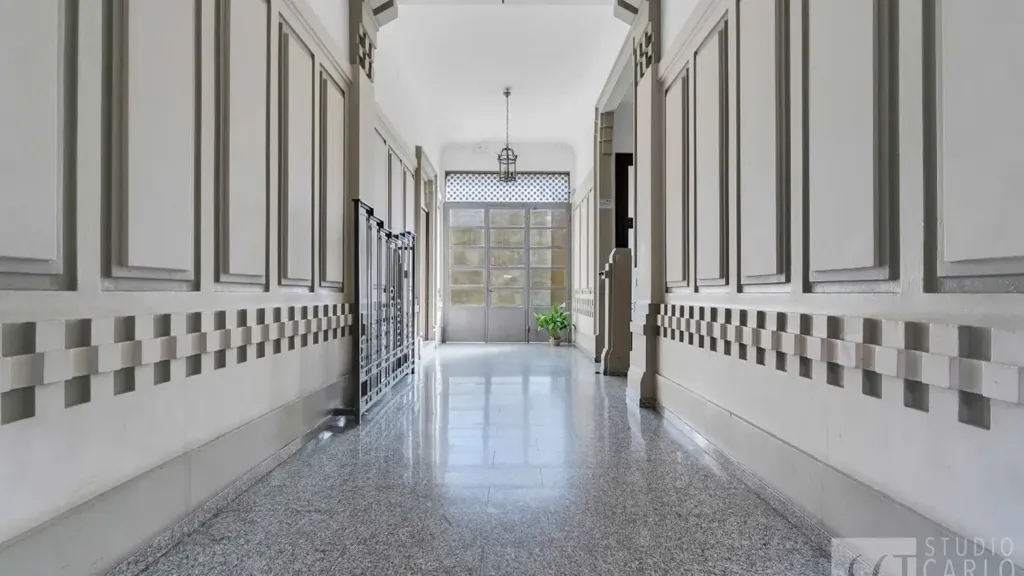 Esik - Rusticated Flat with Balcony in Milan