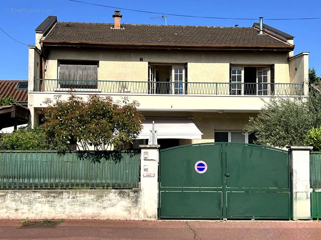 Välivaade - Charming House with Park View in Parilly