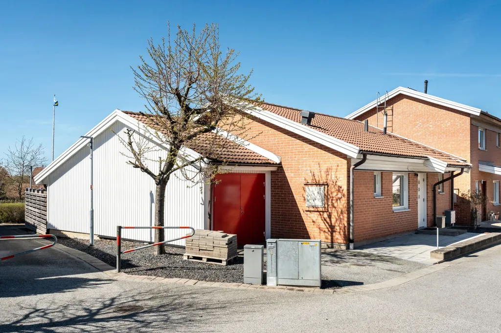 Välivaade - Corner House with South-West Terrace in Quiet Area