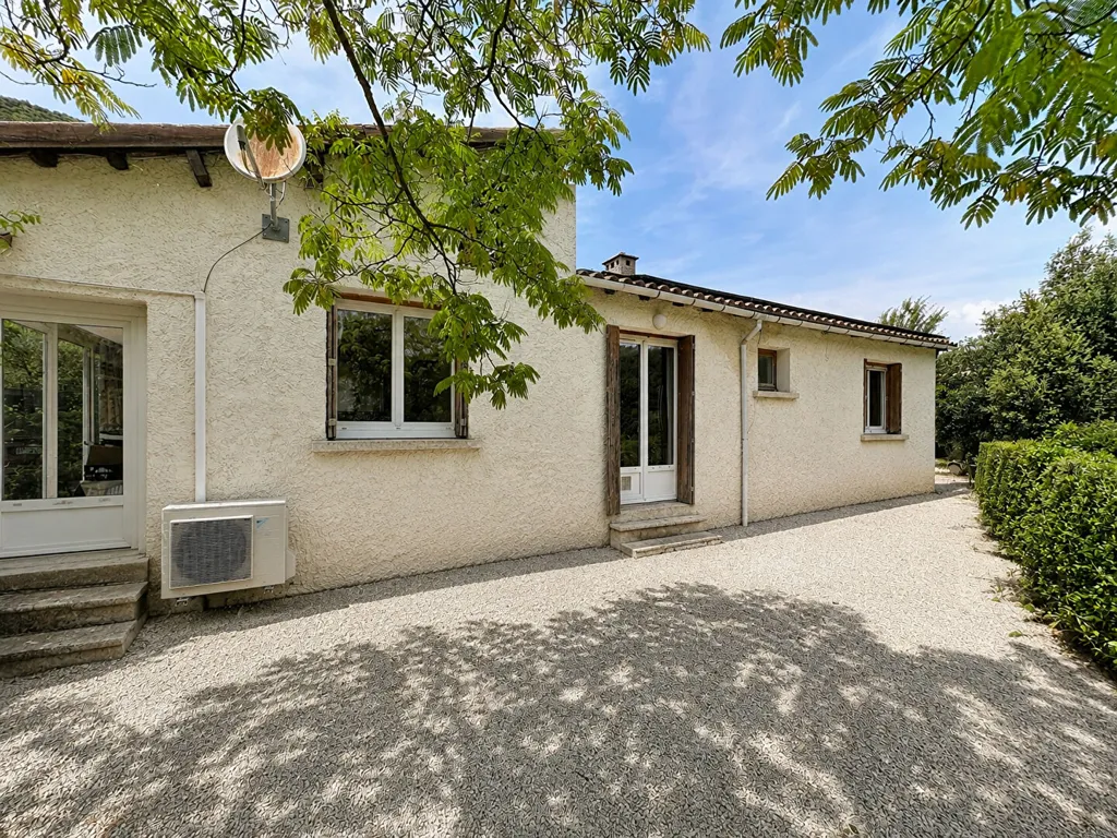 Esterno - Spacious House with Pool near Nyons