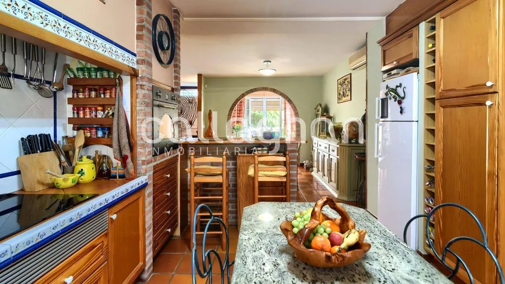 Kitchen - Luxury Detached House with Pool in Paterna