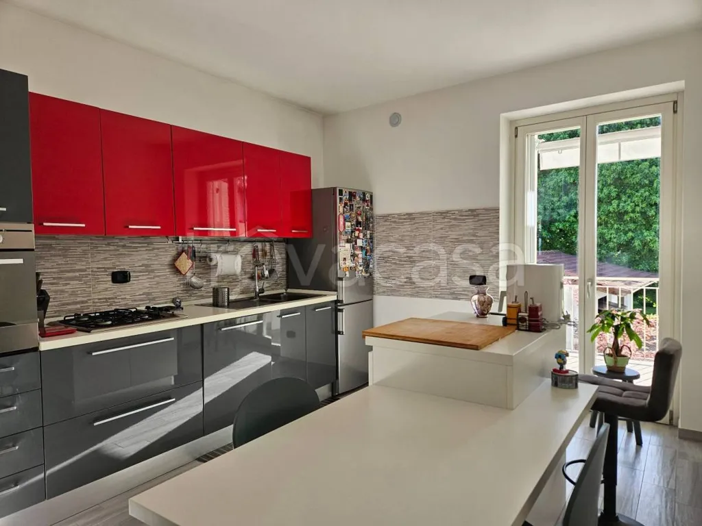 Cucina - Modern Terraced Villa with Private Garden in Oleggio