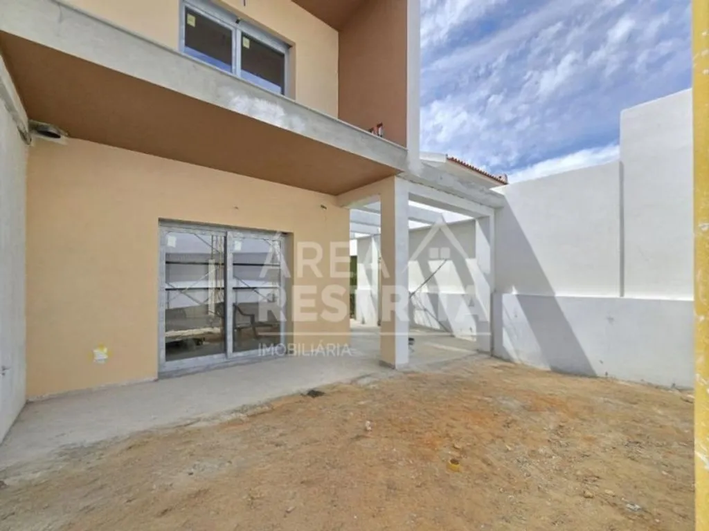 Jardin - Contemporary Semidetached House in Seixal