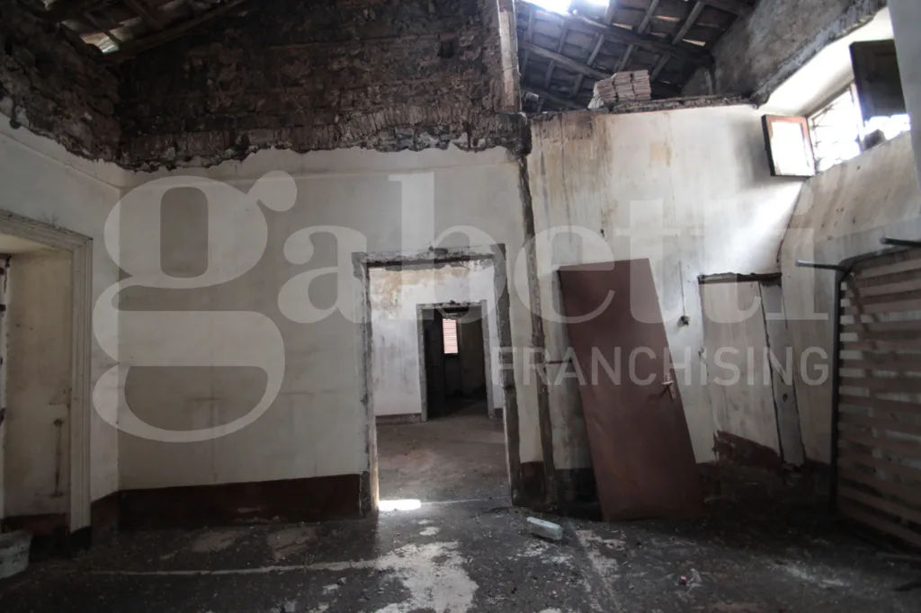 Toad - Villa to Renovate with Garden in Mascalucia