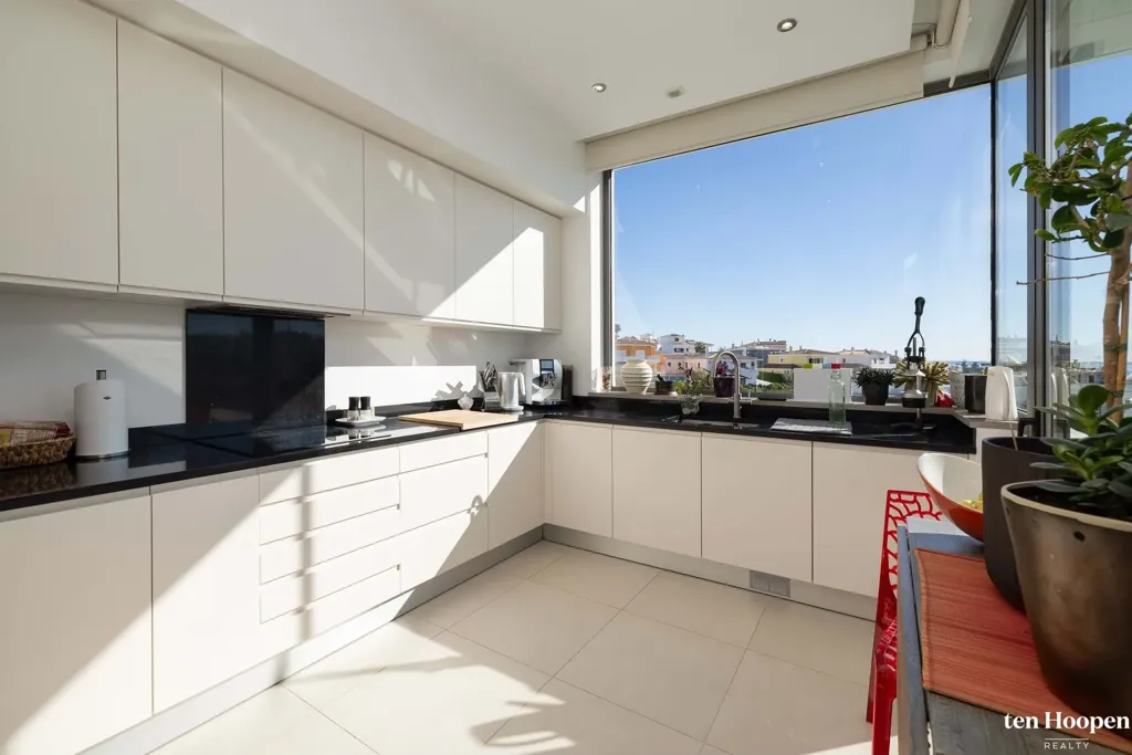 Cucina - Contemporary Villa with Ocean Views in Cerro das Mós