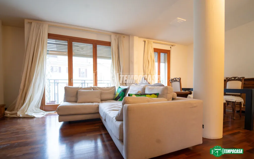 Séjour - Mansard Apartment with Balcony in Mariano Comense