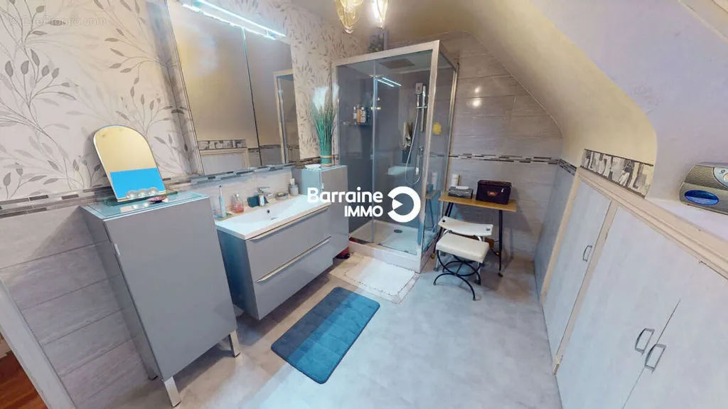 Bathrooms - Spacious House with Garden in Brest - Le Guelmeur