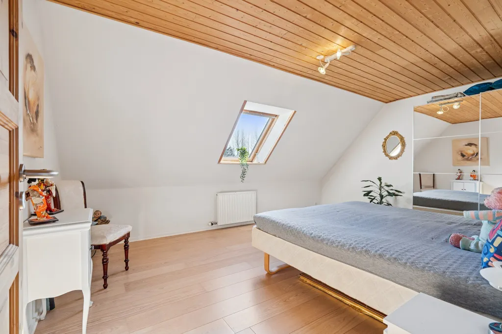 Dormitorios - House with Business Potential and Large Garden by Alling Å