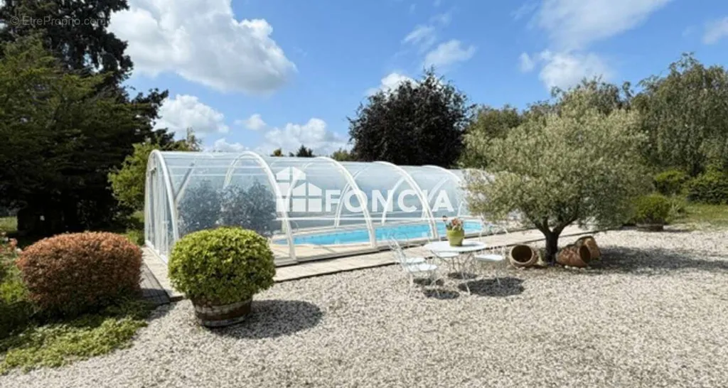 Bassein - Charming Longère with Garden in Mansigne