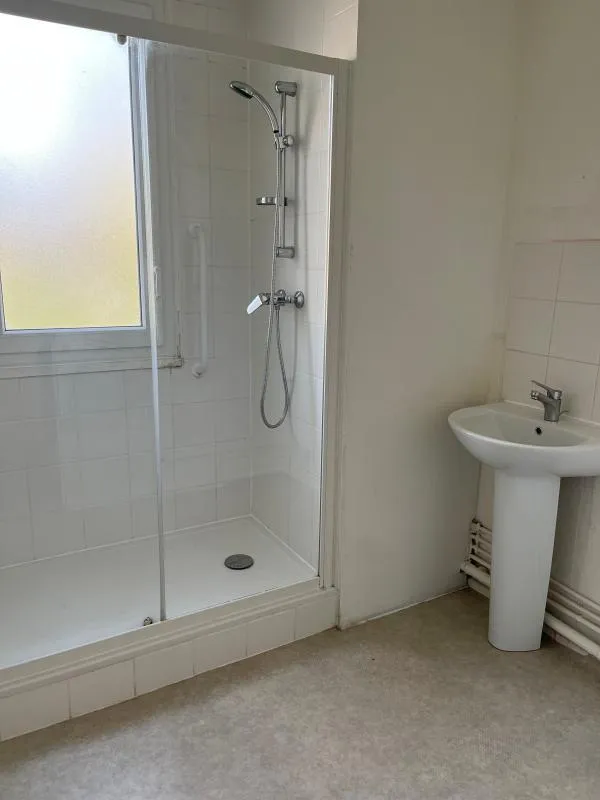 Vannitoad - Flat with Balcony near Shops in Avize