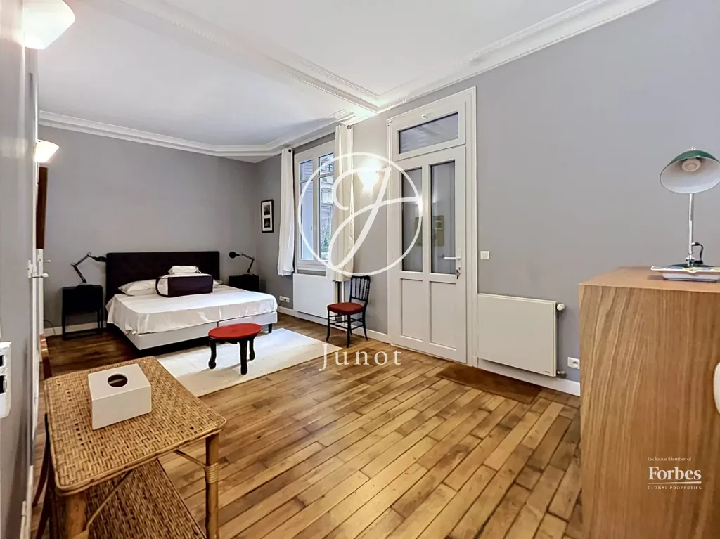Magamistoad - Converted Flat with High Ceilings in Paris 18e