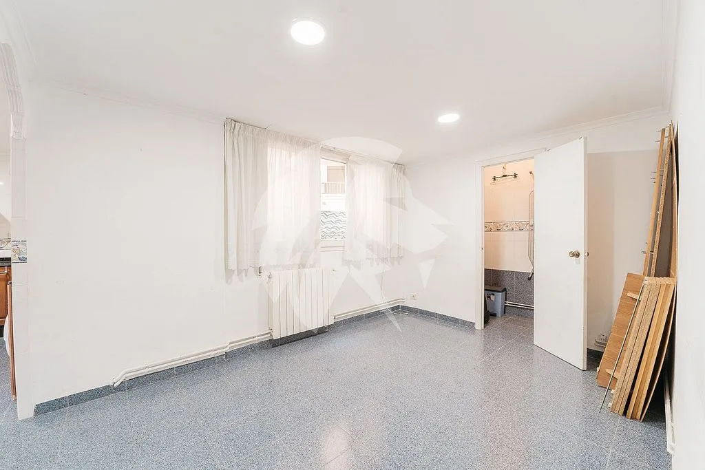Pièces - Apartment with Balcony in Castellón Centre
