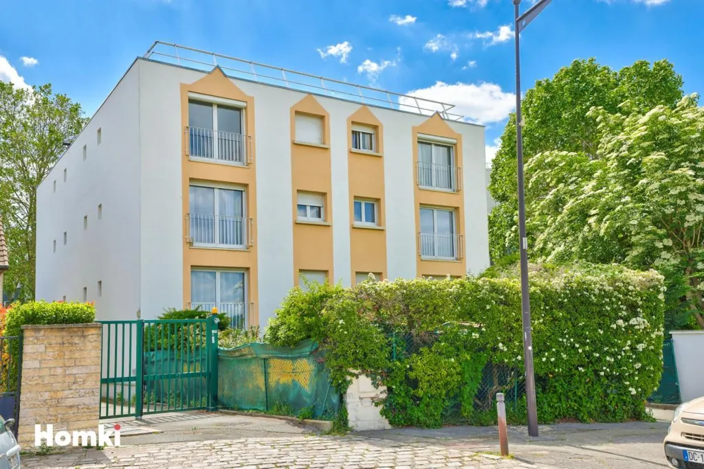 Välivaade - Bright 2-Bed Flat with Parking in Le Bourget