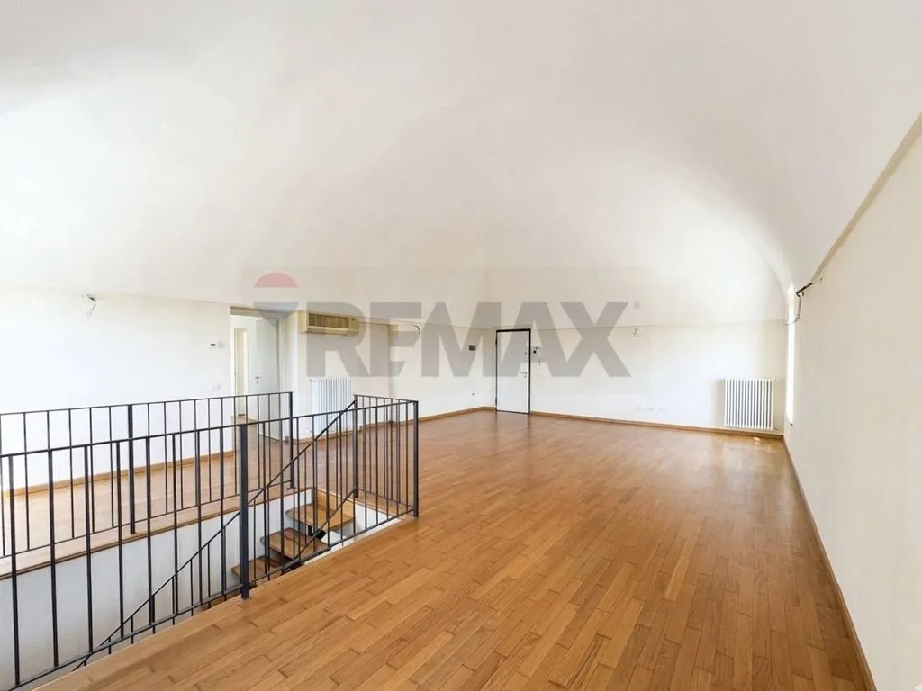 Toad - Rustic Duplex with Box in Novellara