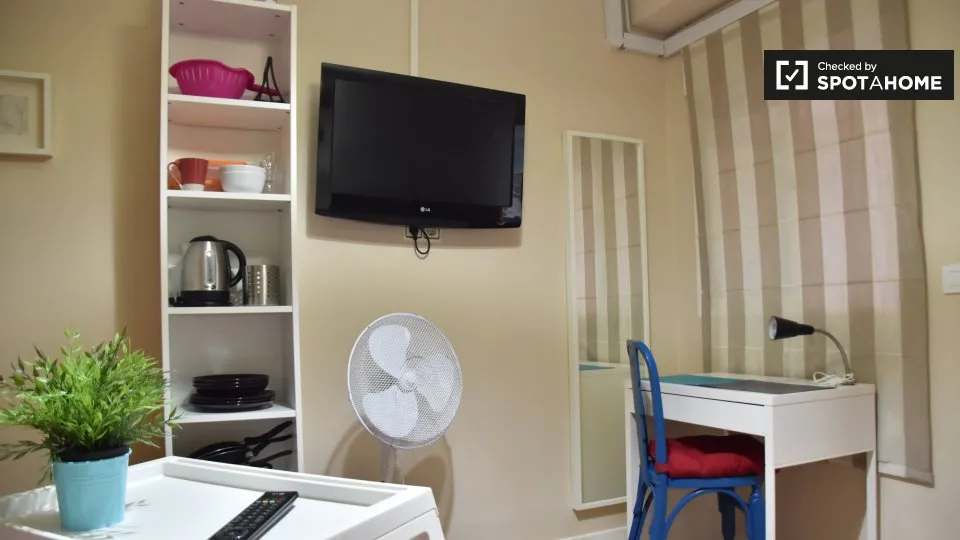 Bureau - Student Studio with Lift in Albors, Valencia