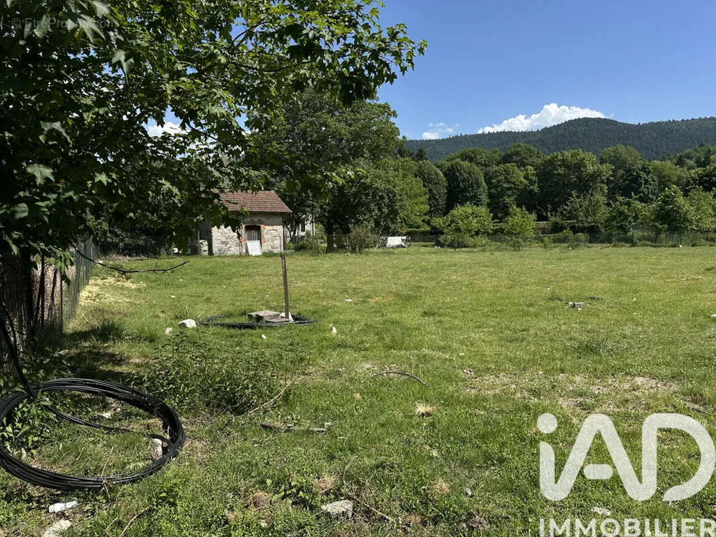 Aed - Constructible Plot with Lakeside Proximity in Saulxures-sur-Moselotte