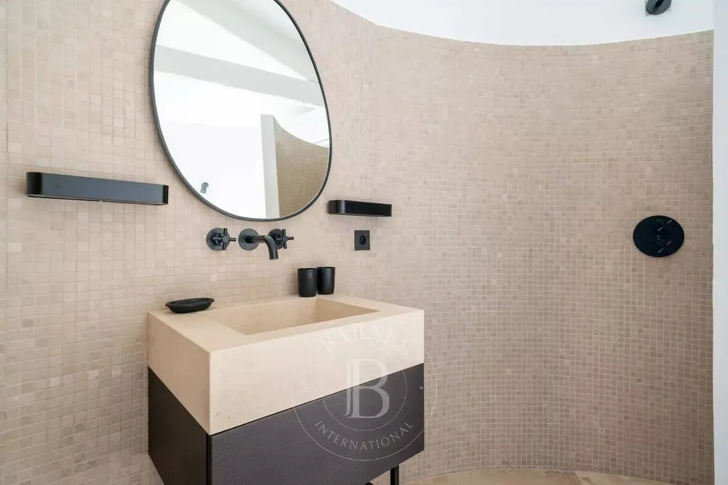 Bathrooms - Luxury Villa with Sea View at Cap d'Antibes