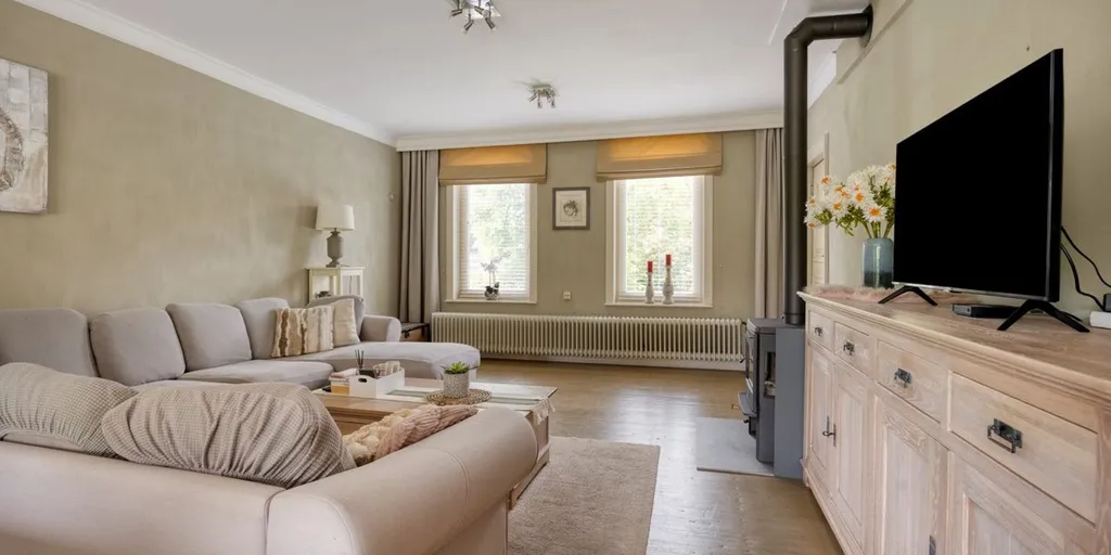 Elutuba - Historic Villa with Garden in Heppen