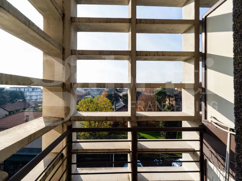 Balcon - Modernised Apartment with Balcony in Monza