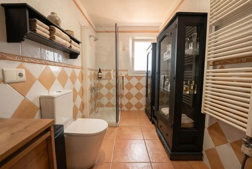 Bathrooms - Single-Storey Villa with Pool in Sa Planera