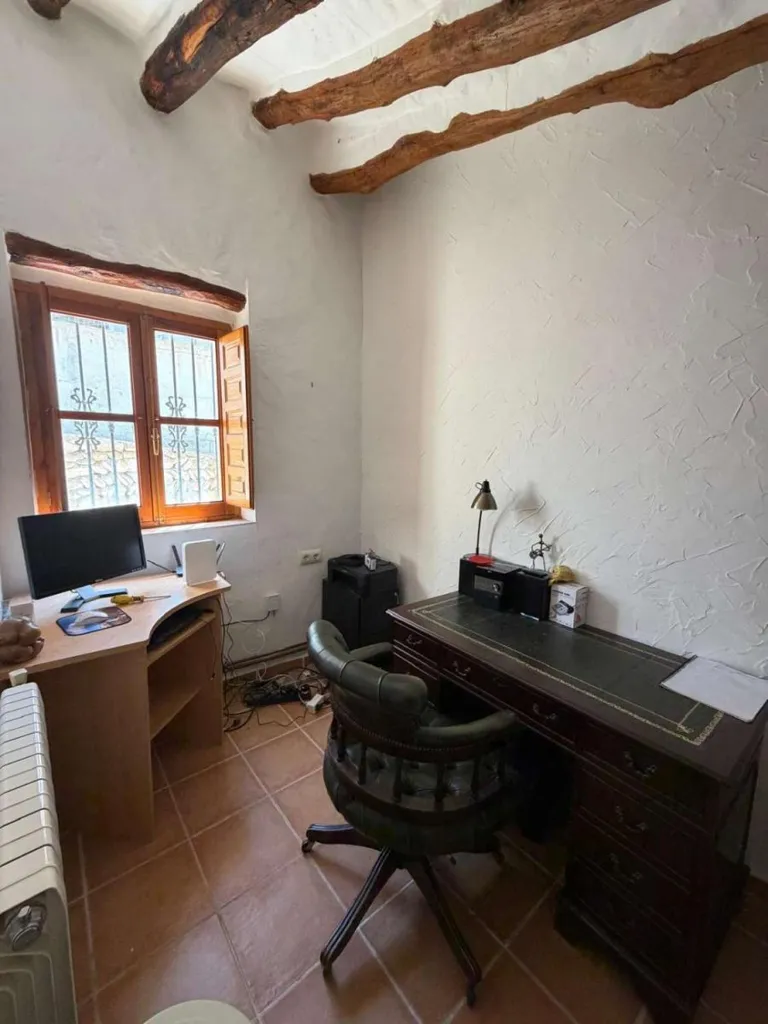 Bureau - 3-Bedroom House with Mountain Views in Oria
