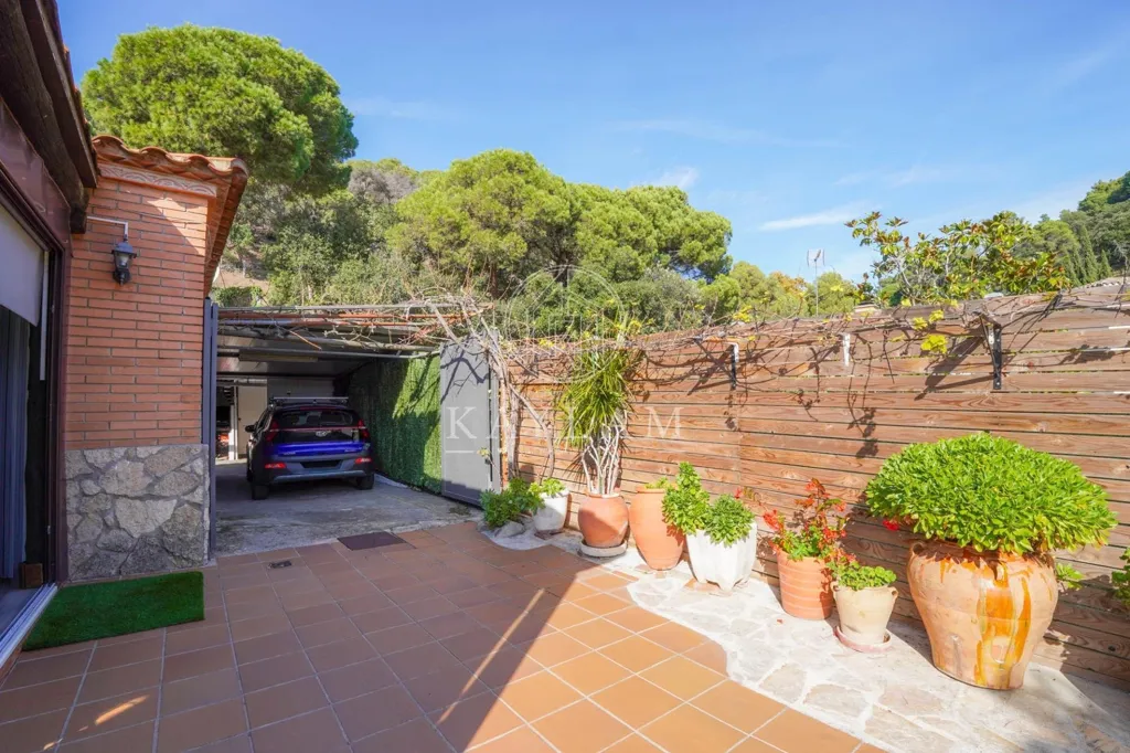 Terrass - Rustic Chalet with Pool in Canyelles