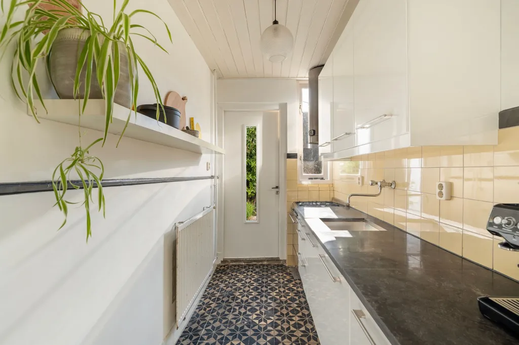 Kitchen - 4-room house in Leiden