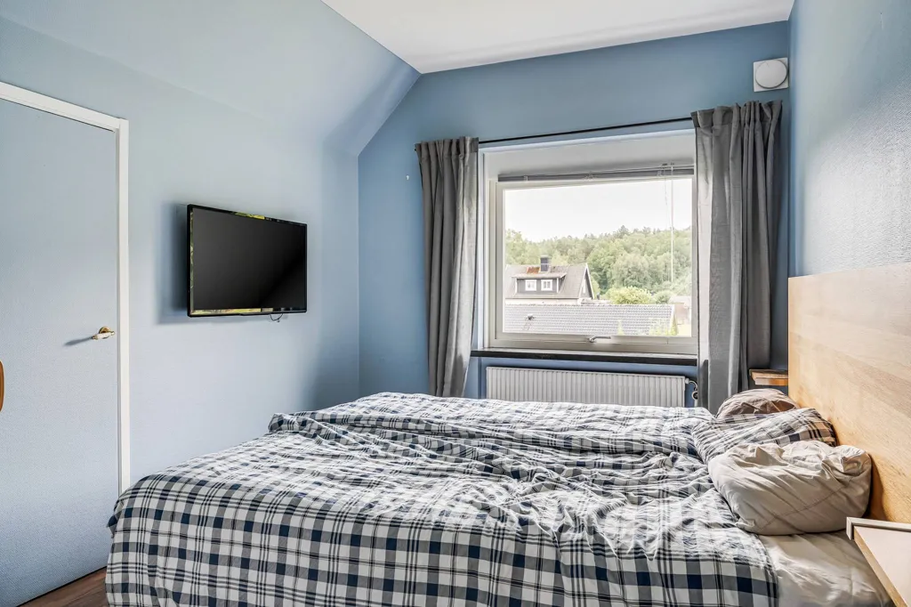 Chambres - Generous Family Home with Development Potential in Tyringe