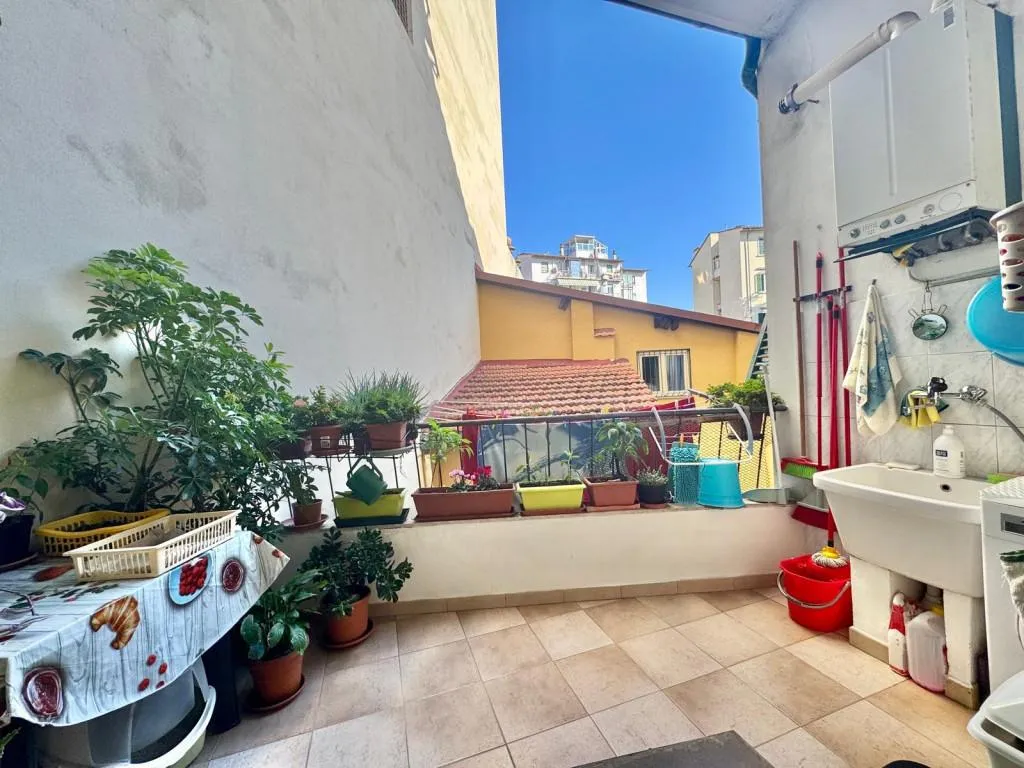 Rõdu - Apartment with Terrace in Florence