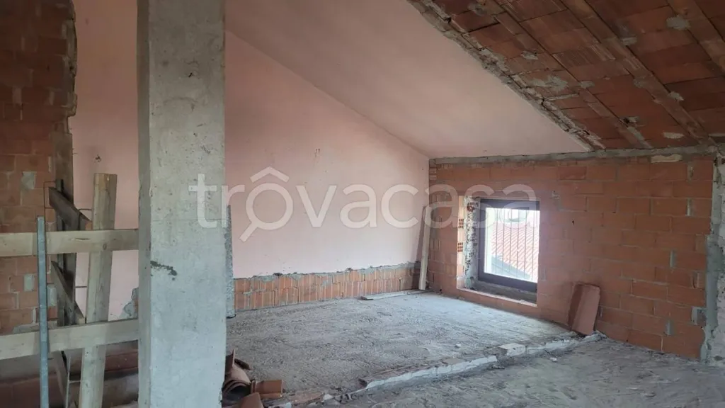 Pièces - Mansard with Balcony in Cuneo